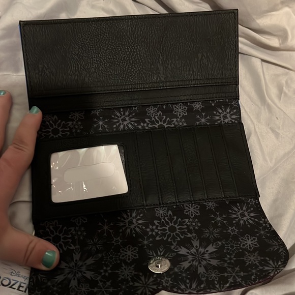 Anna Frozen 2 II loungefly Disney wallet NWT - Picture 3 of 4